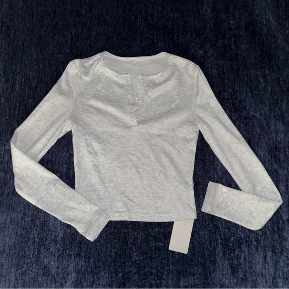 Women's Long Sleeve Gray Top - Picture 1 of 2
